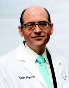 Bác sĩ Michael Greger – chuyên gia dinh dưỡng nổi tiếng với chế độ ăn thực vật toàn phần.